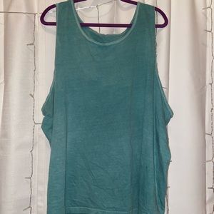 Sleeveless tee!